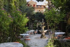 <div class="gradient-background"> <div class="intro-text animated fadeInUp"> <h2 style="font-size:60px;font-weight:bold;">FLORA GARDEN</h2> <h3 style="font-size:30px;">A rare gem in Venice.</h3> </div> </div>